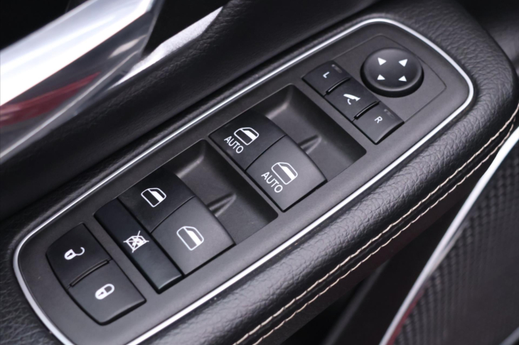 Dodge RAM 5,7 291kW 4x4 Crew Cab CZ DPH