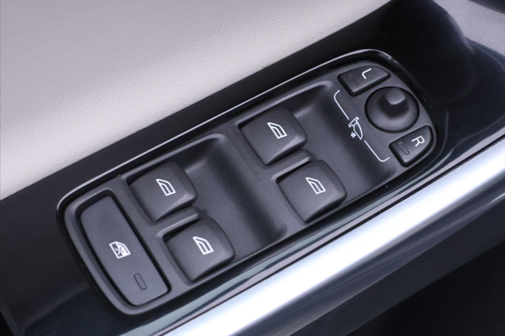 Volvo XC60 2,4 D4 140kW Aut. AWD Summum