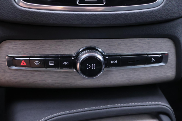 Volvo XC90 2,0 B5 AWD 173kW 1.Maj DPH CZ