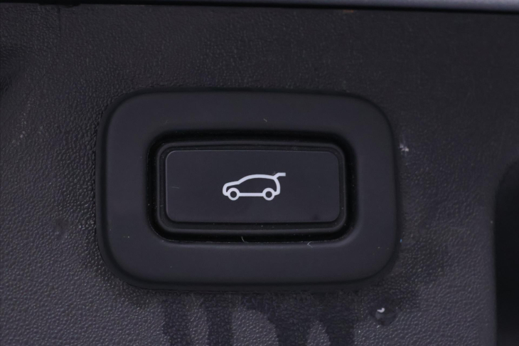 Land Rover Discovery Sport 2,0 D 110kW 4WD CZ 1Maj