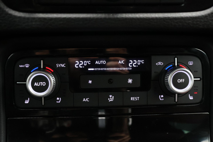 Volkswagen Touareg 3,0 TDI 193kW CZ Masaj DPH