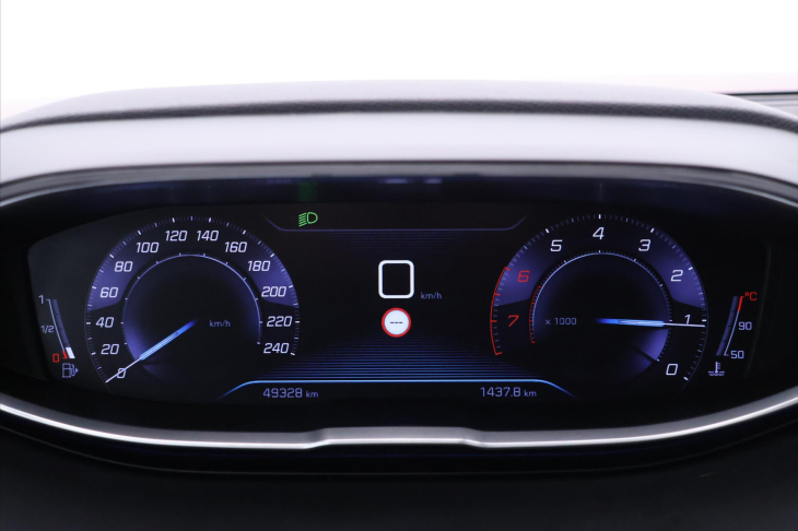 Peugeot 3008 1,2 PureTech 96KW CZ ALLURE