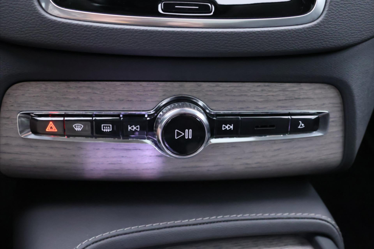 Volvo XC90 2,0 B5 AWD Ultimate Dark 7-Míst