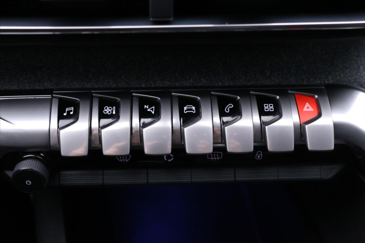 Peugeot 3008 1,2 PureTech 96KW CZ ALLURE