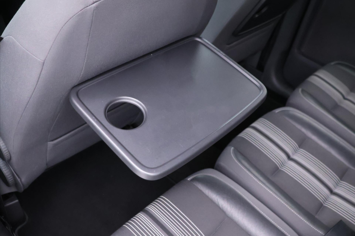 Volkswagen Touran 1,2 TSI Match 7-Míst Serv.kniha