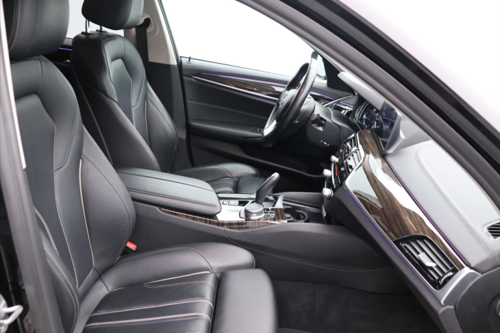 BMW Řada 5 2,0 520d Aut 140kW Luxury Line