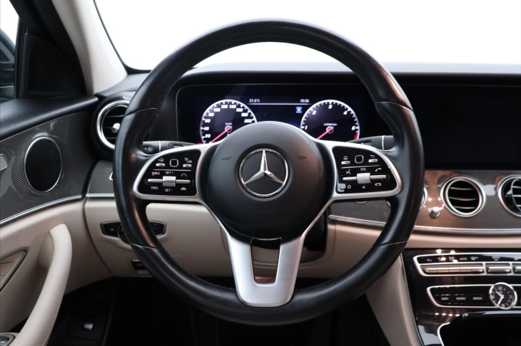Mercedes-Benz Třídy E 2,0 300d 180kW DPH 360° Aut.