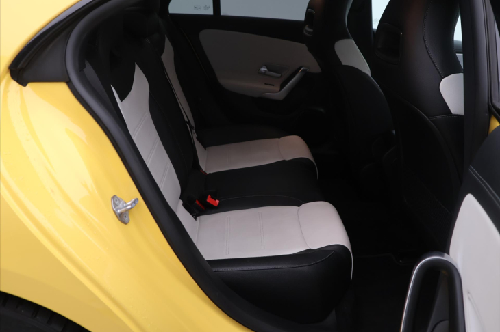 Mercedes-Benz CLA 2,0 250 165kW AMG-paket CZ