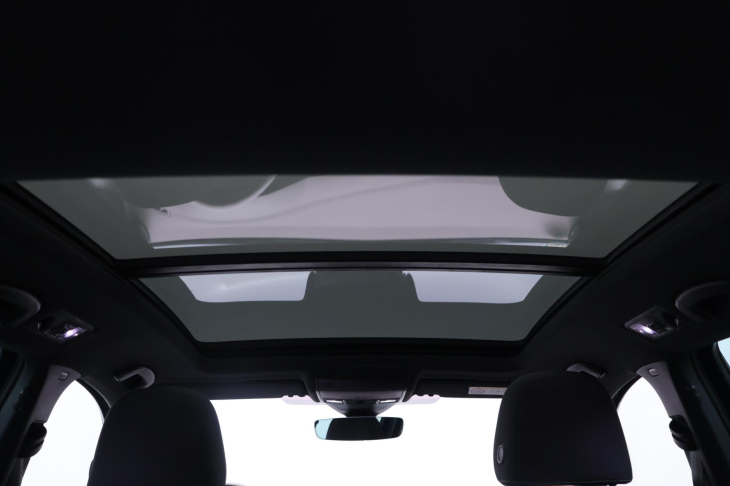 Volkswagen Golf 2,0 TSI R 228kW 4M DSG Virtual