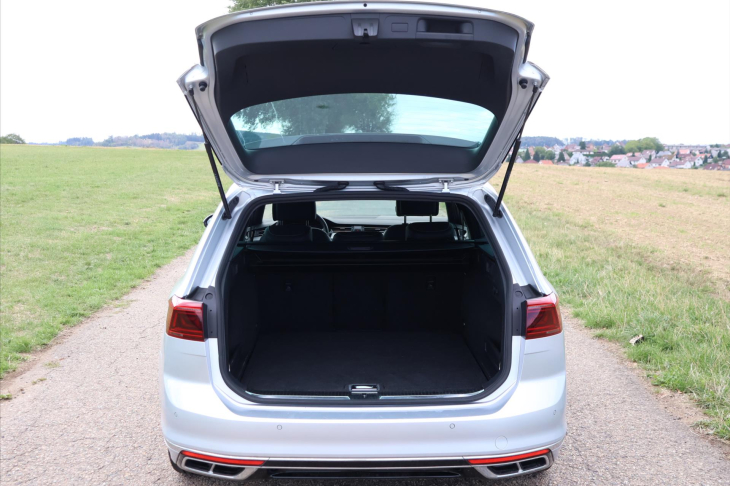 Volkswagen Passat 2,0 TDI DSG R-LINE Matrix