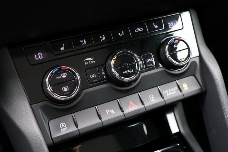 Škoda Karoq 1,6 TDI DSG Style Sport Navi