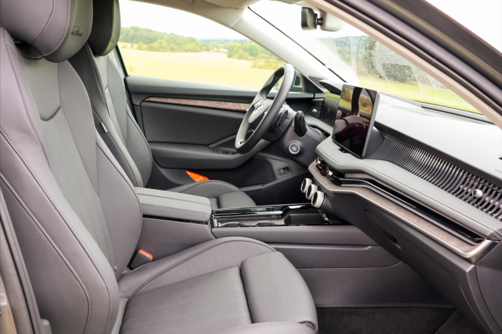 Škoda Superb 2,0 TDI DSG Laurin&Klement DPH