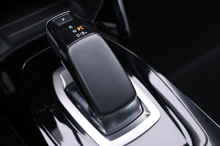 Peugeot 208 e-Allure 100kW DPH Elektro