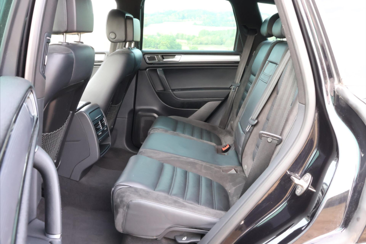 Volkswagen Touareg 3,0 TDI V6 DSG R-LINE CZ 4M