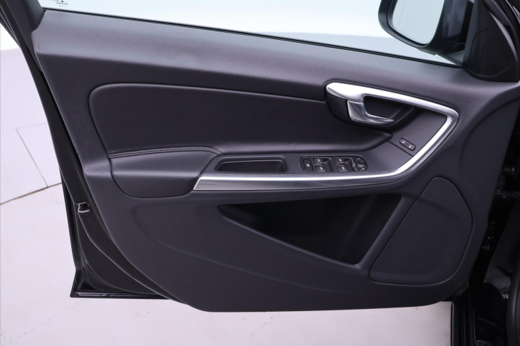 Volvo V60 2,0 D3 110kW Momentum