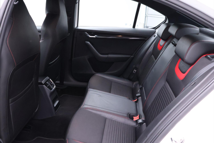 Škoda Octavia 2,0 TSI 162kW DSG Navi RS CZ