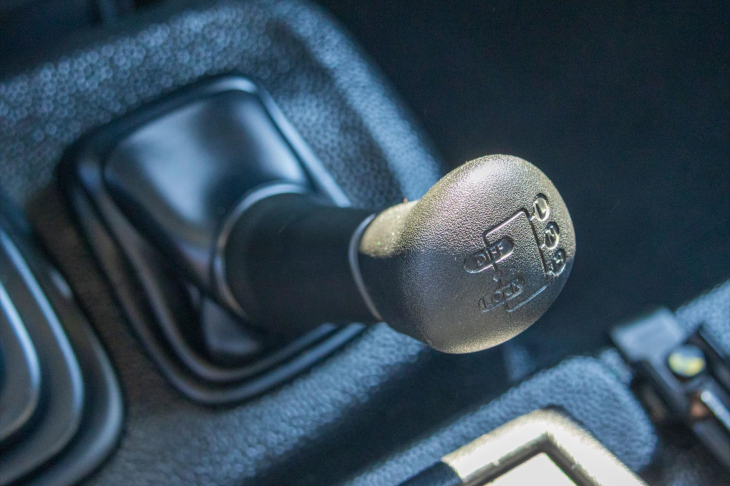 Land Rover Defender 2,2 TD Crew Cab Nový motor