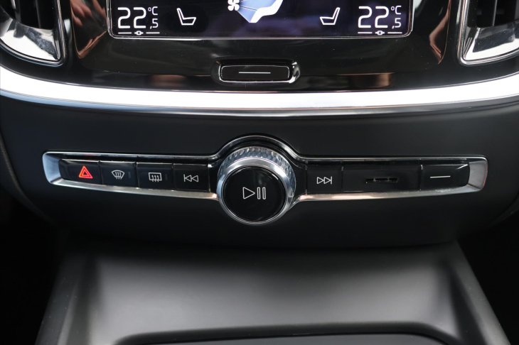 Volvo V60 2,0 D4 145kW Aut. LED Navi DPH