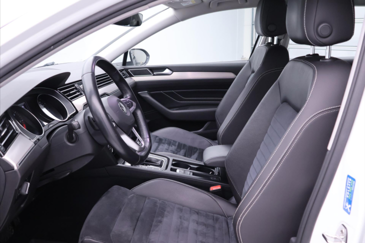 Volkswagen Passat 2,0 TDI 140kW R-Line DSG