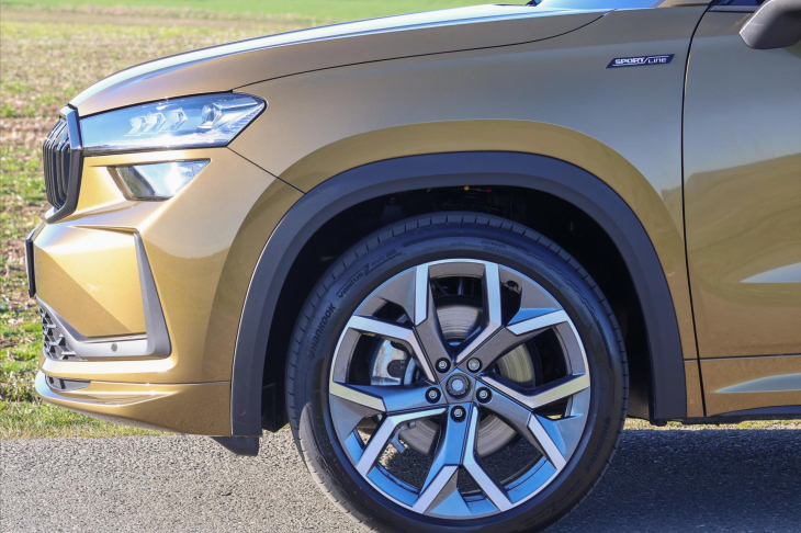 Škoda Kodiaq 2,0 TDI DSG 4x4 Sportline 7-Míst