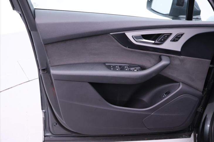 Audi Q7 3,0 TDI S-line 7-Míst CZ DPH