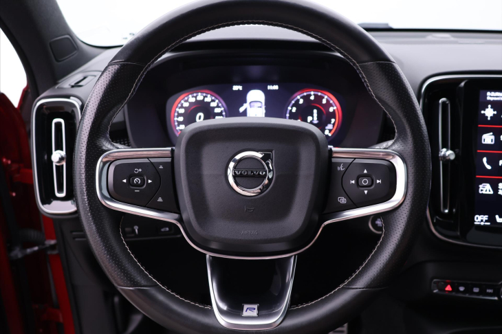 Volvo XC40 2,0 182KW R-DESIGN Kamera DPH