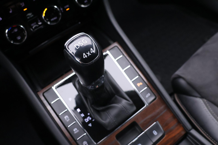 Škoda Superb 2,0 TDI 140kW DSG Scout 4x4 CZ