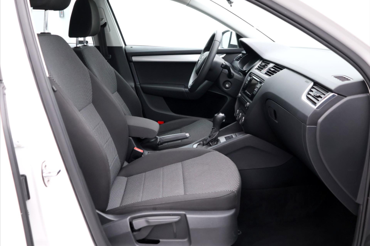 Škoda Octavia 1,6 TDi 81kW DSG Ambition CZ