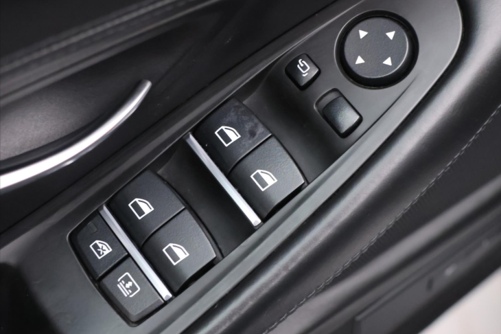 BMW Řada 5 3,0 D 190 kW X-Drive Luxury Line