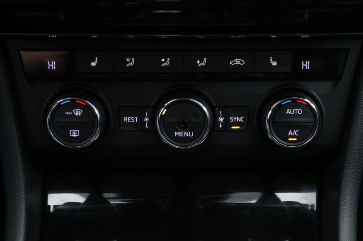 Škoda Superb 2,0 TDI 140kW DSG Style Kůže