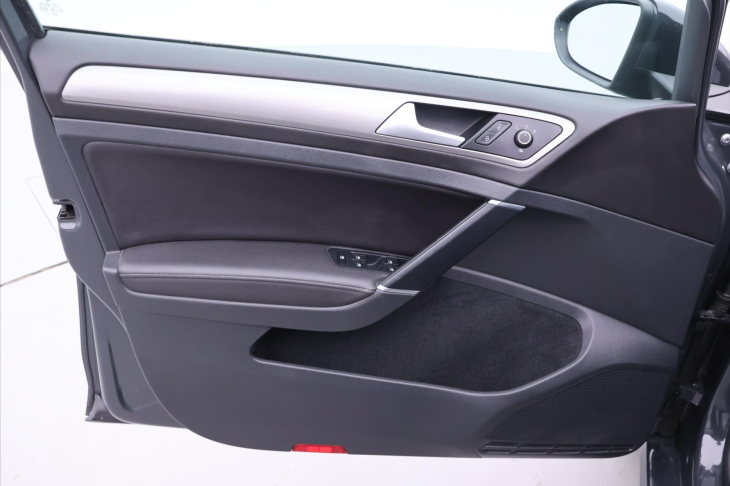 Volkswagen Golf 1,6 TDI Navi Aut.klima Kůže