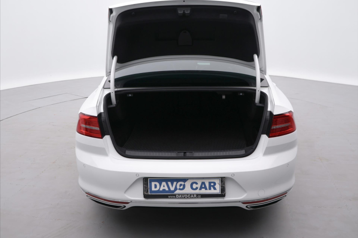 Volkswagen Passat 2,0 TDI 140kW DSG R-line CZ