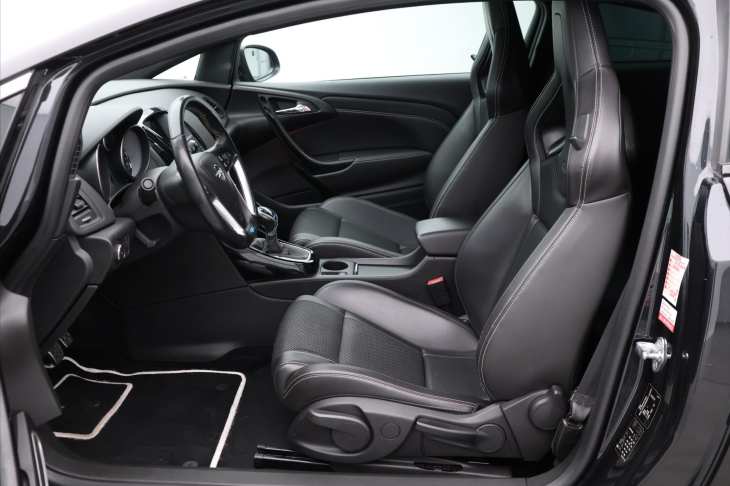 Opel Astra 2,0 T 206kW OPC Black Edit. CZ