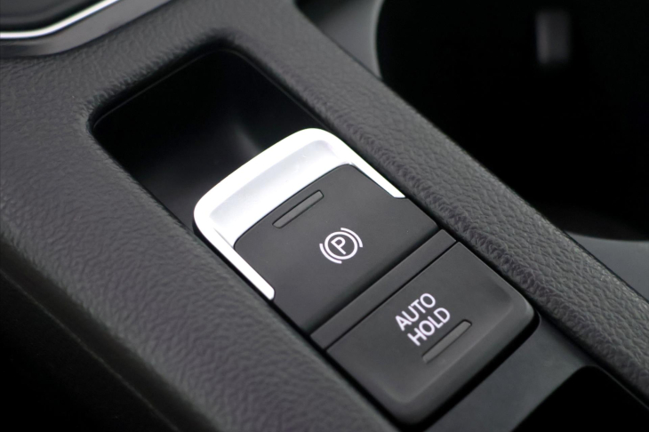 Volkswagen Passat 1,6 TDI Highline Tažné Panorama