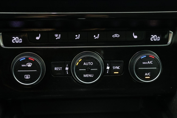 Volkswagen Passat 1,6 TDI DSG Virtual 1.Maj. DPH