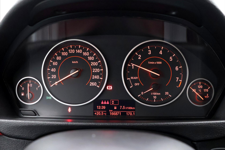 BMW Řada 3 2,0 320i 135kW CZ xDrive Sport