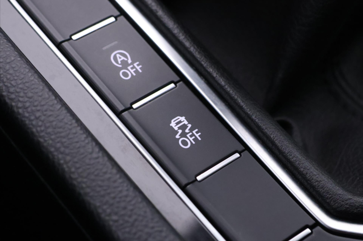 Volkswagen Passat 2,0 TDI 110kW 4M R-line LED