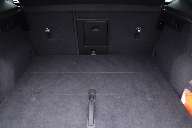 Volvo XC40 2,0 B4 145kW DCT Plus Dark DPH