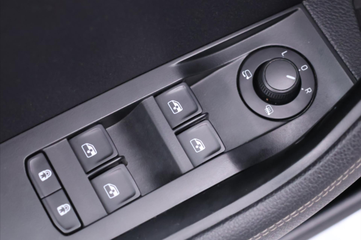 Škoda Superb 2,0 TDI 140kW DSG Scout 4x4 CZ