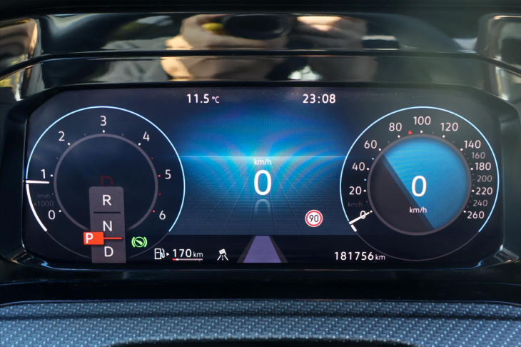 Volkswagen Golf 2,0 TDI R-line DSG Matrix DPH