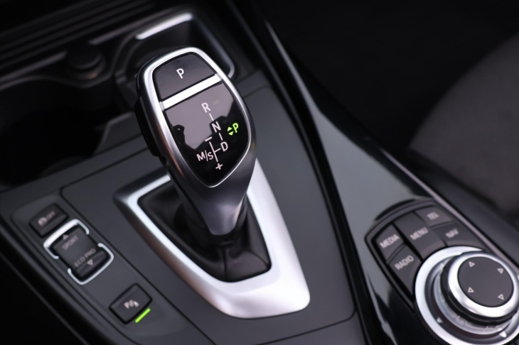 BMW Řada 2 2,0 220i 135kW Aut. Sport Line