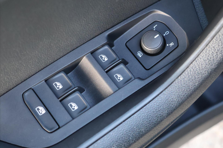 Škoda Karoq 1,5 TSI DSG Ambition LED CZ