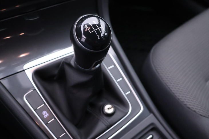 Volkswagen Golf 1,0 TSI 85kW CZ 86 000 km