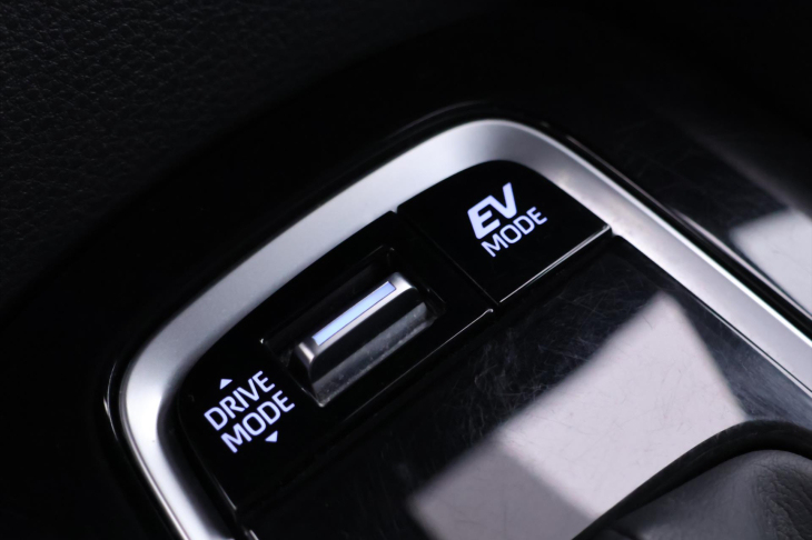 Toyota Corolla 1,8 Hybrid e-CVT 1.Maj DPH GR