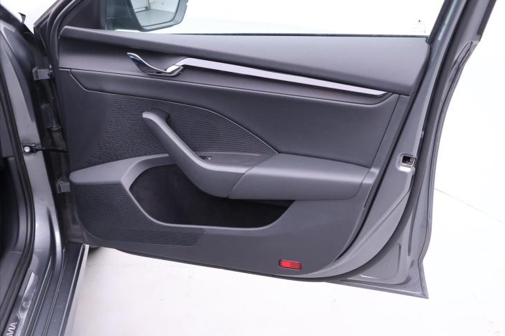 Škoda Octavia 2,0 TDI 110kW DSG Matrix DPH