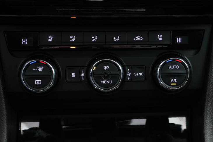 Škoda Superb 2.0 TDI DSG 140kW L&K 4x4 CZ