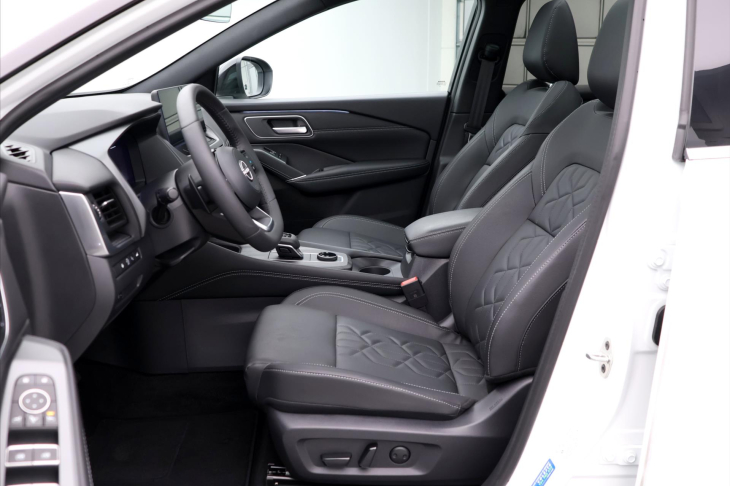 Nissan Qashqai 1,3 DIG-T 116kW Tekna 4WD CZ Záruka