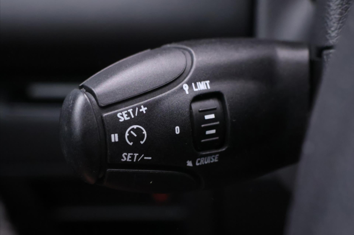 Peugeot 5008 2,0 HDI 110kW CZ Panorama