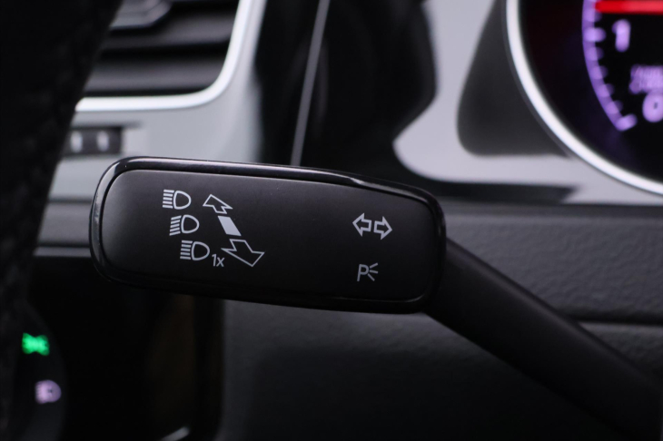 Volkswagen Golf 1,5 TGI 96kW Highline DSG CZ DPH