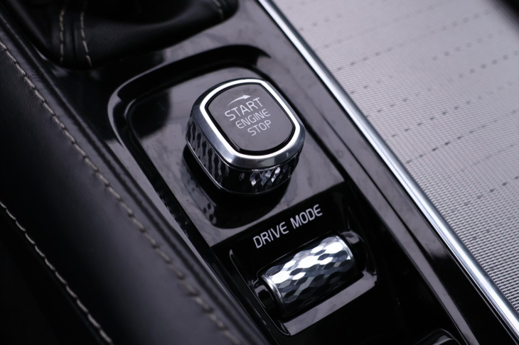 Volvo XC90 2,0 L 173kW D5 R-Design AWD DPH